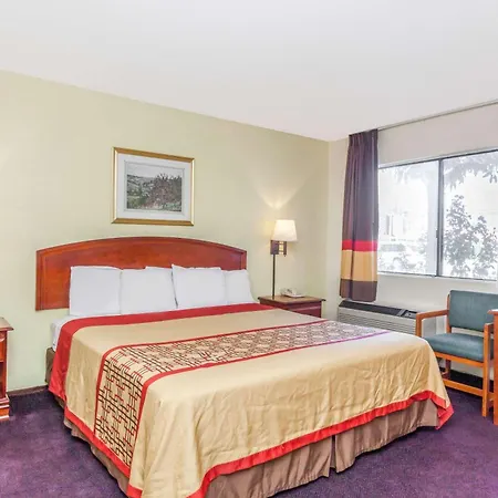 Super 8 By Wyndham Bakersfield/Central-3
