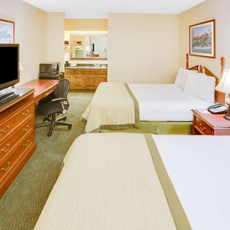 Baymont By Wyndham Ozark-2