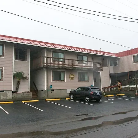 Tradewinds Motel-2