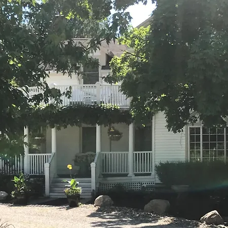 Martha'S Vineyard B & B-2