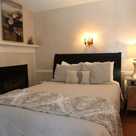 Martha'S Vineyard B & B-3