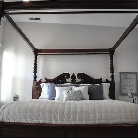 Birdhouse Bed And Breakfast-3