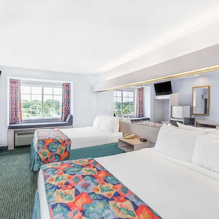 Microtel Inn & Suites By Wyndham Carolina Beach-3