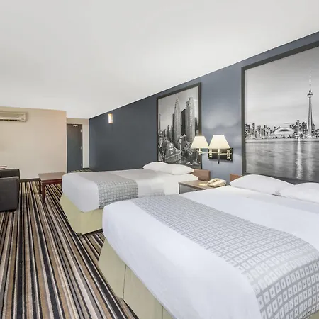 Super 8 By Wyndham Downtown Toronto-3