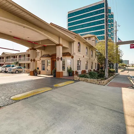 Quality Inn & Suites Dallas-Cityplace-2