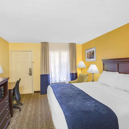 Days Inn By Wyndham Charleston Historic District-3