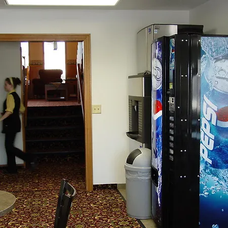 Super 8 By Wyndham Manhattan Ks-2