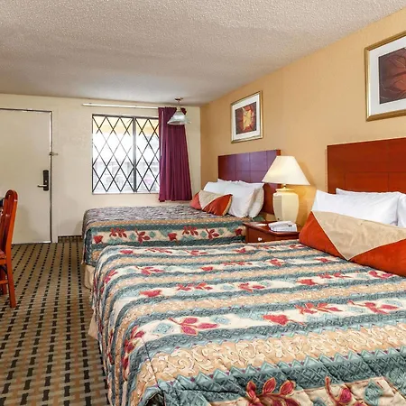 Knights Inn - Seymour-2