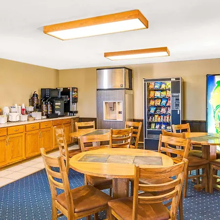 Super 8 By Wyndham Aberdeen West-3