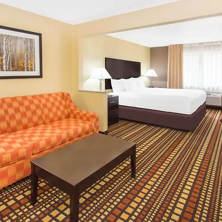 Days Inn & Suites By Wyndham Davenport East-3
