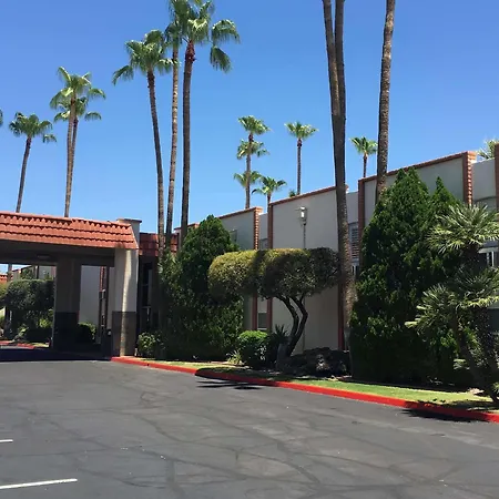 Ramada By Wyndham Tempe Near Asu-3