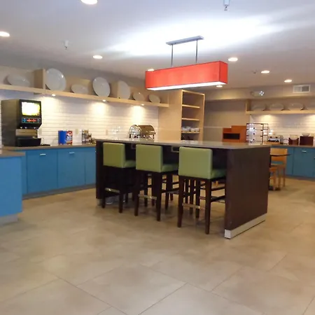 Country Inn & Suites By Radisson, Cedar Rapids Airport, Ia-2