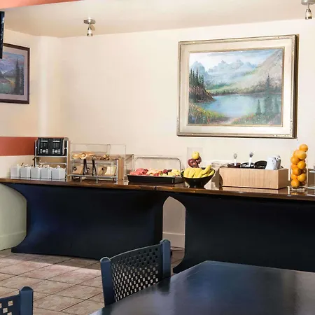 Ramada By Wyndham Denver Downtown-3