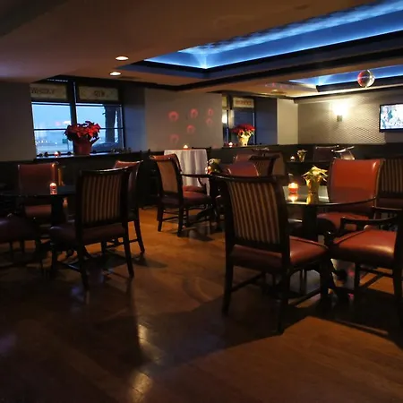 Roberts Riverwalk Urban Resort Hotel-3
