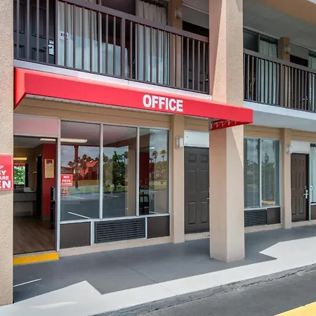 Econo Lodge-2