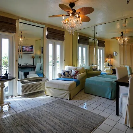 Renovated Studio In The Heart Of Palm Beach - Free Parking, Security Box-2