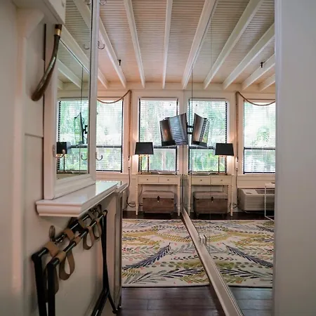 Palm Beach Historic Hotel: Petite Retreat Near Beach-3