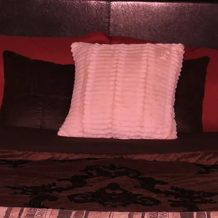 Hollywood Dream Suites-3