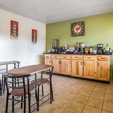 Rodeway Inn & Suites Pendleton-2