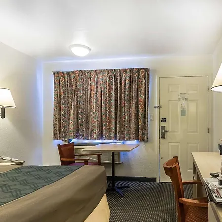 Rodeway Inn Nashville-2