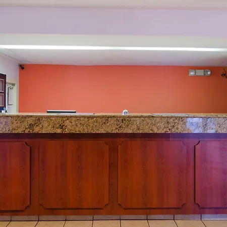 Econo Lodge Inn & Suites Johnson City-3
