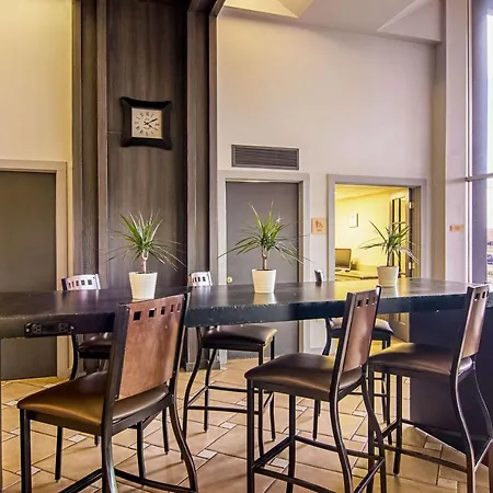 Quality Inn & Suites Denver Stapleton-3