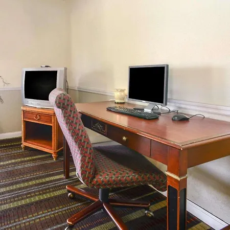 Econo Lodge Inn & Suites Carbondale-2