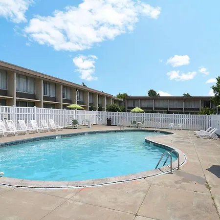 Quality Inn & Conference Center Akron-2