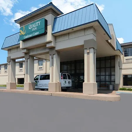 Quality Inn & Conference Center Akron-3