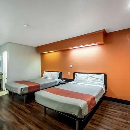 Motel 6 San Antonio, Tx - Frost Bank Center-3