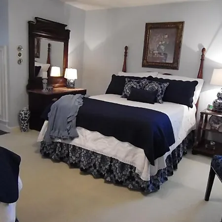 Caroline'S Bed And Breakfast-2