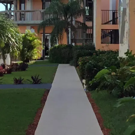 Running Mon Sunrise Resort & Marina-3