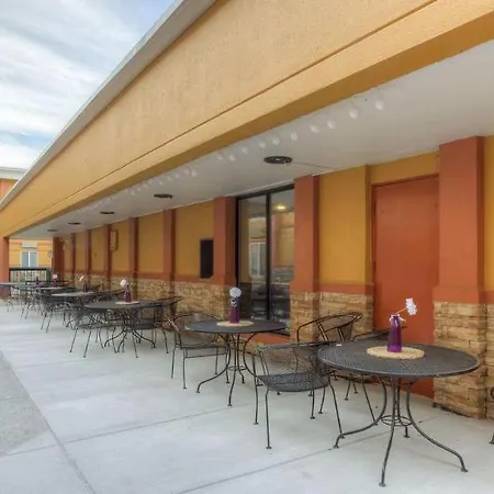 Quality Inn & Suites-3