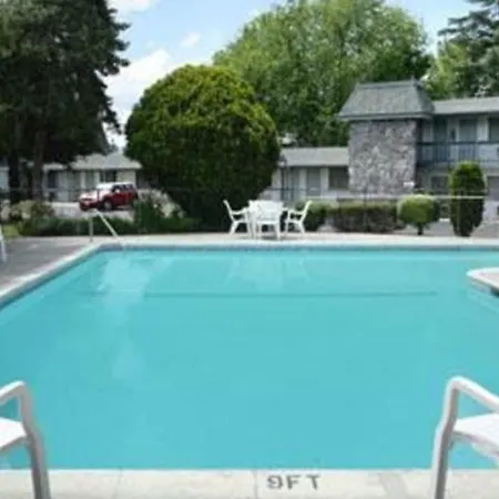 Econo Lodge Inn & Suites Central-3