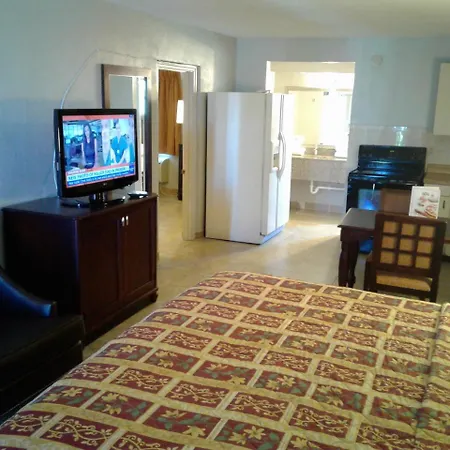 Express Inn & Suites - 5 Miles From St Petersburg Clearwater Airport-2