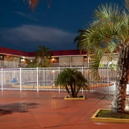 Express Inn & Suites - 5 Miles From St Petersburg Clearwater Airport-3