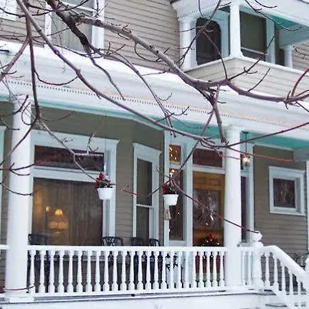 Crescent Lily Inn-3