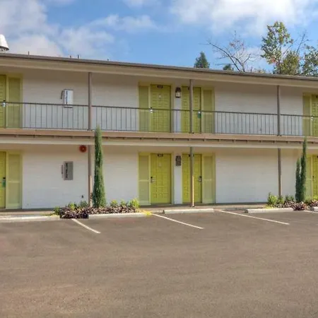 Red Lion Hotel Medford-3