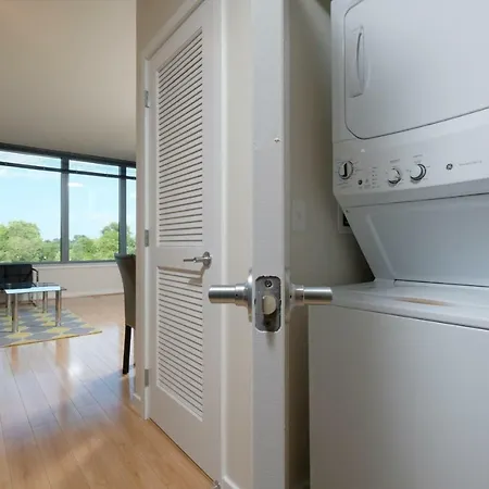 Global Luxury Suites In Downtown Bethesda-3