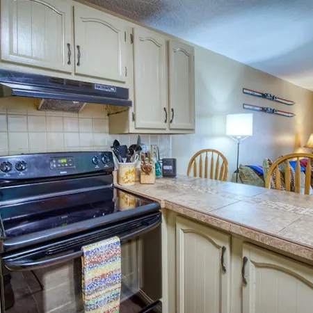 Debbie'S Den-3