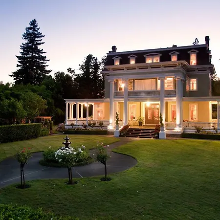 Churchill Manor-3