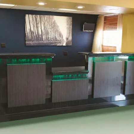 La Quinta Inn & Suites Tulsa-3