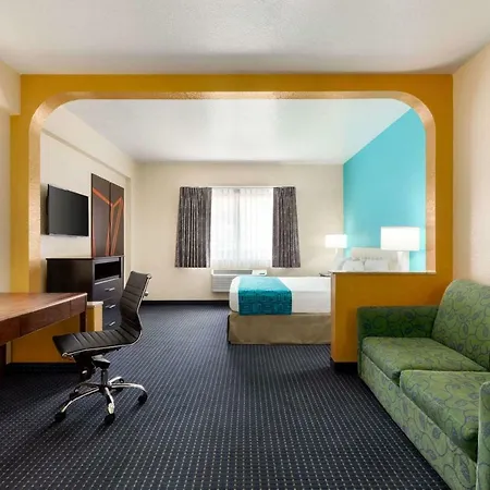 Howard Johnson By Wyndham San Antonio Hotel & Suites-3