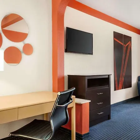 Howard Johnson By Wyndham San Antonio Hotel & Suites-2