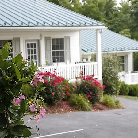 By The Side Of The Road Inn & Cottages-2