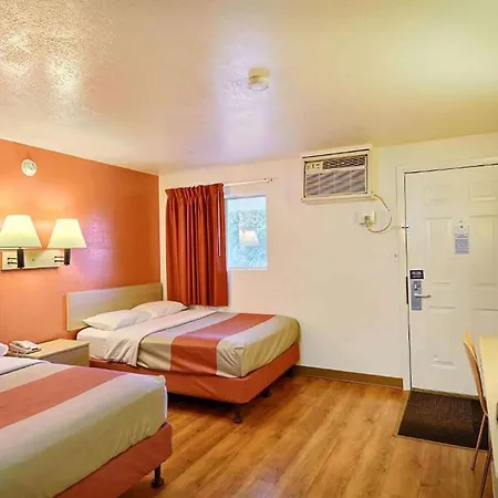 Travelodge By Wyndham Brattleboro Vt-3