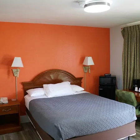 Whispering Pines Motel - Asheville-3