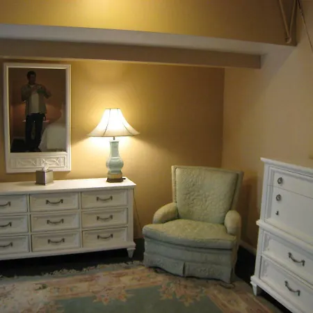 Cinema Suites Bed & Breakfast Hsr19-19-001050-2