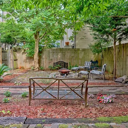 Downtown Savannah Oasis-3
