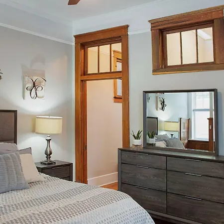 101 E Waldburg - Cozy Cottage Just Off Of Forsyth Park-2
